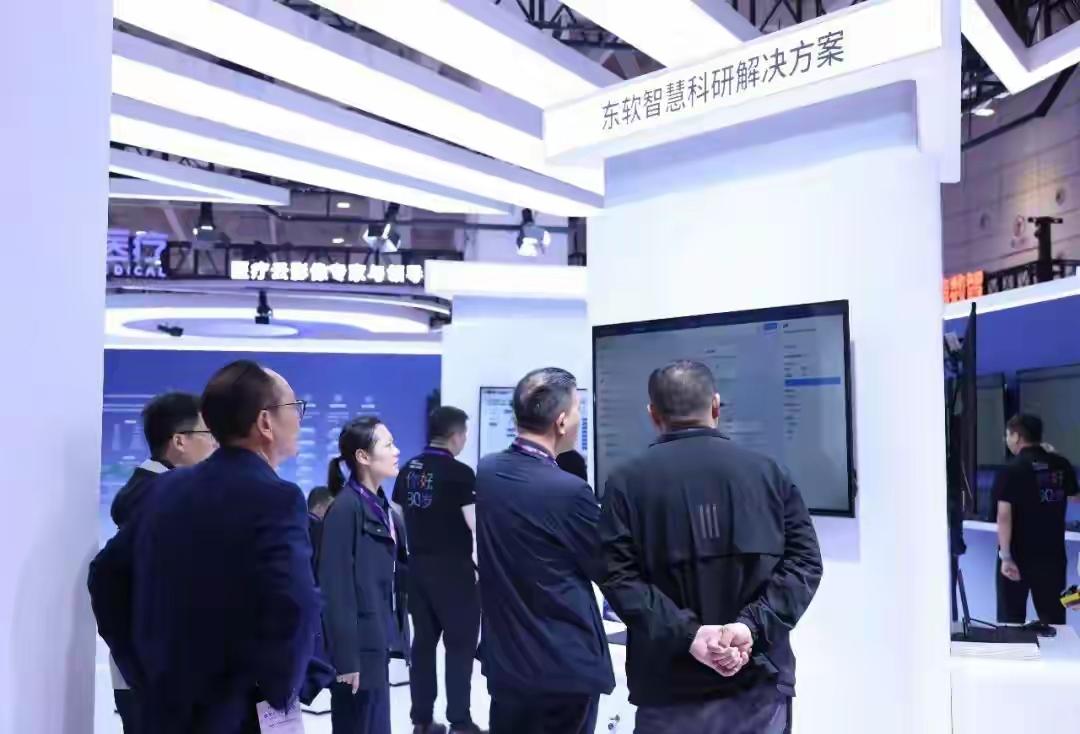 大厂“卷”智慧医疗生意，需要怎样的破局者