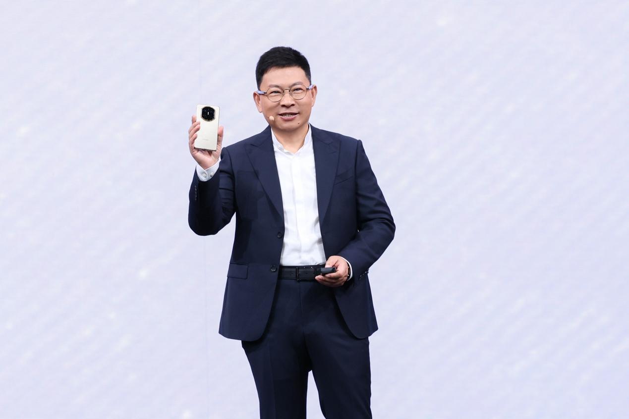 解构华为Mate X7：一部折叠旗舰背后的技术护城河与生态先手