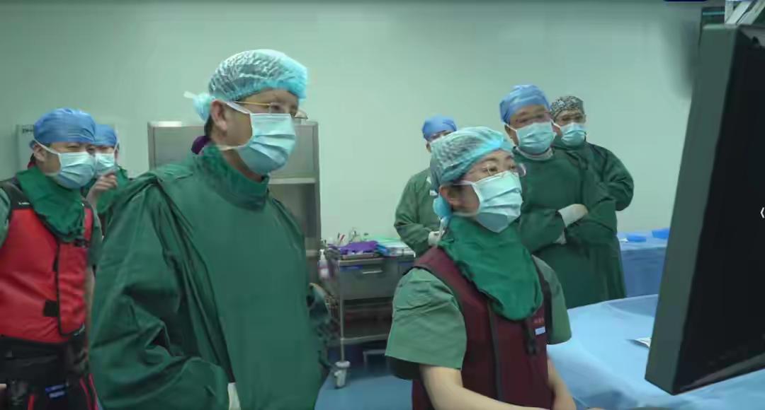 大厂“卷”智慧医疗生意，需要怎样的破局者