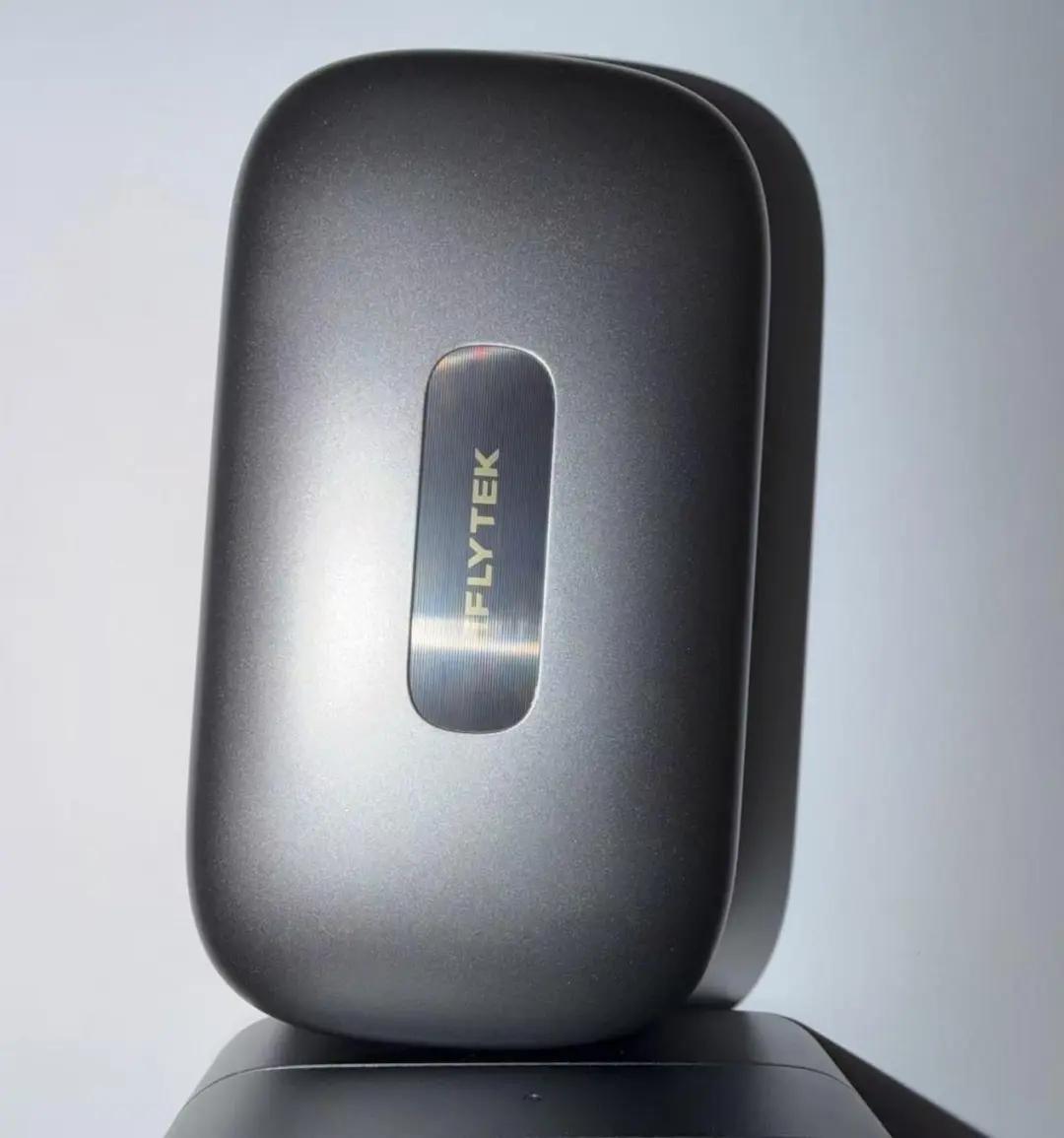 讯飞AI翻译耳机实测：不仅翻译靠谱，还轻巧舒适续航长，不愧为外贸人的工作好搭子！