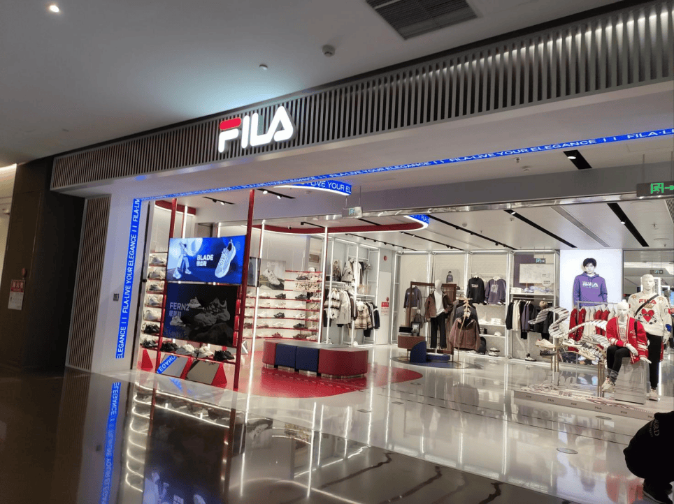 斐乐门店“翻车”：顾客被备注“买双鞋都嫌贵”