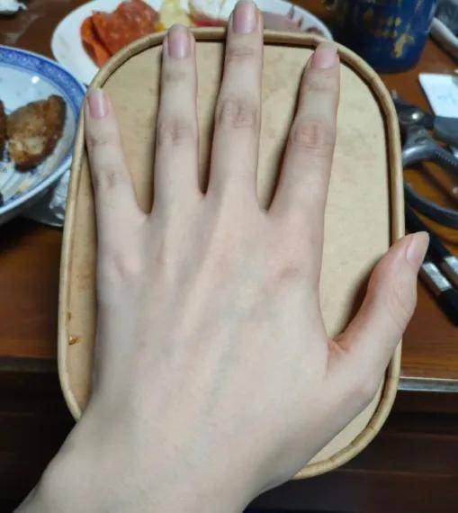 杀疯了！这届年轻人为抢一份剩菜盲盒，五星酒店后厨被挤爆……