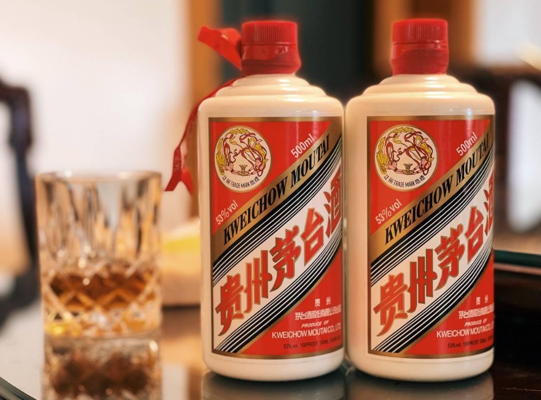 茅台、五粮液接连大降价，高端白酒该向何处去？