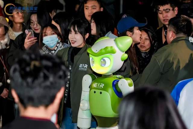 当人形机器人学会「读懂」情绪：四川具身科技的差异化突围