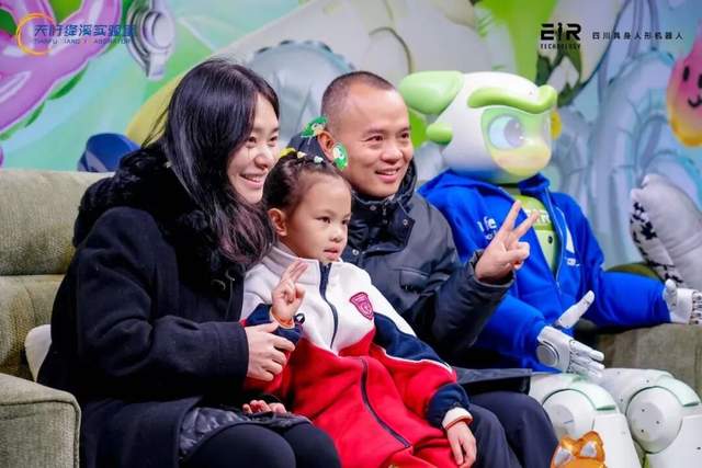 当人形机器人学会「读懂」情绪：四川具身科技的差异化突围