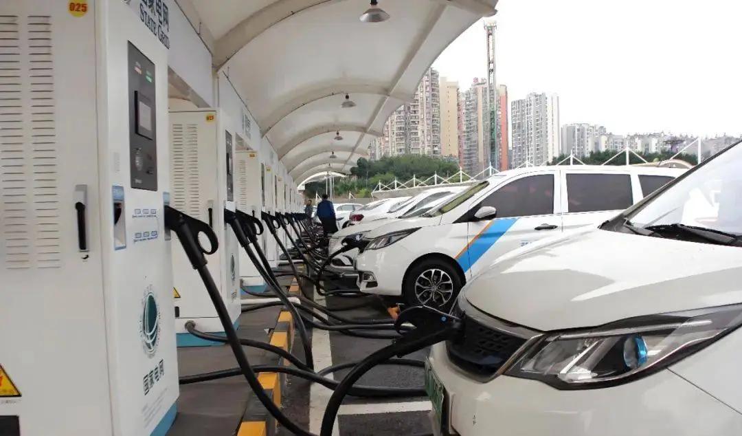 20亿再捐母校，曾毓群6年砸34亿，把交大变成宁德时代的“超级发动机”