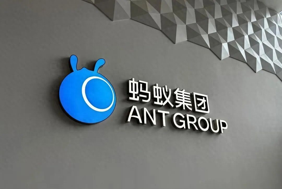 蚂蚁 AI 正连点成线