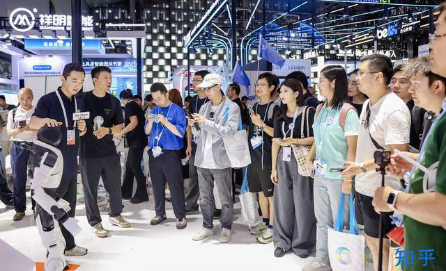 知乎Tech Club新知科技大会：聚焦“AI最后一公里”，展示多元AI生态