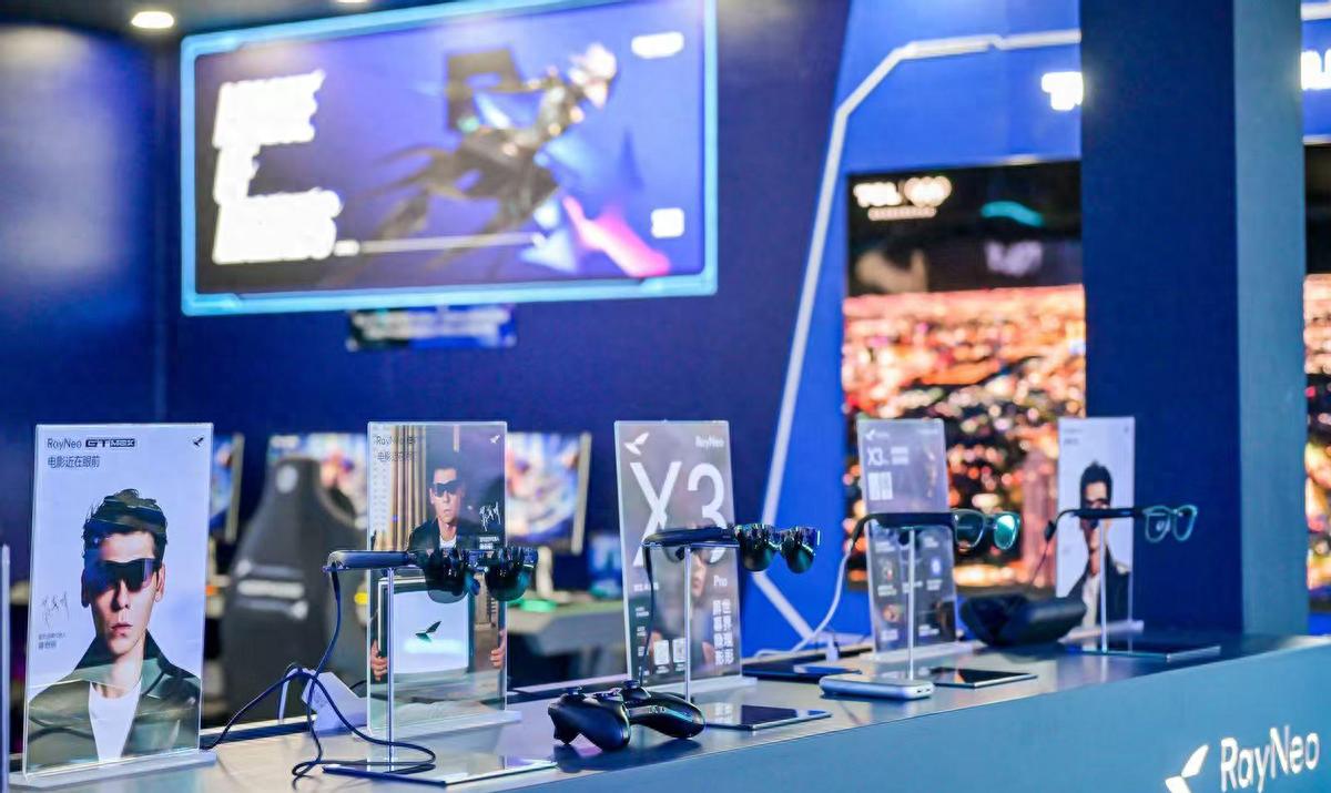 267 英寸巨幕打游戏、第一视角拍 Coser，雷鸟创新把 ChinaJoy 2026 玩明白了